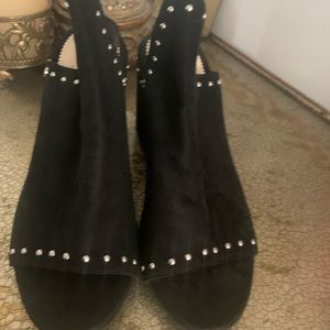 Size 8.5  open toed shoes sandals